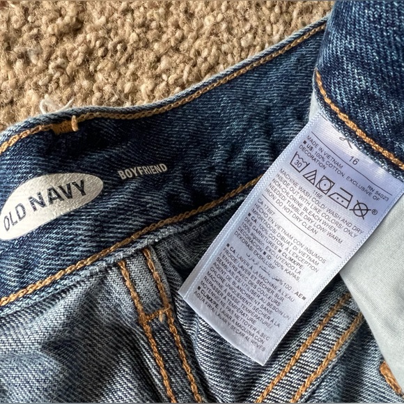 Distressed boyfriend shorts - Picture 3 of 3